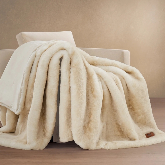 Frye Luxurious Cream Faux Fur Throw Blanket - Picture 1 of 7